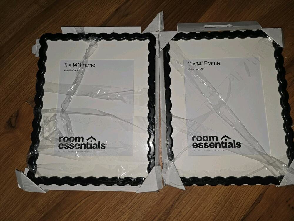 2 Room Esstentials Pictures Frames Black 11x14 Scalloped